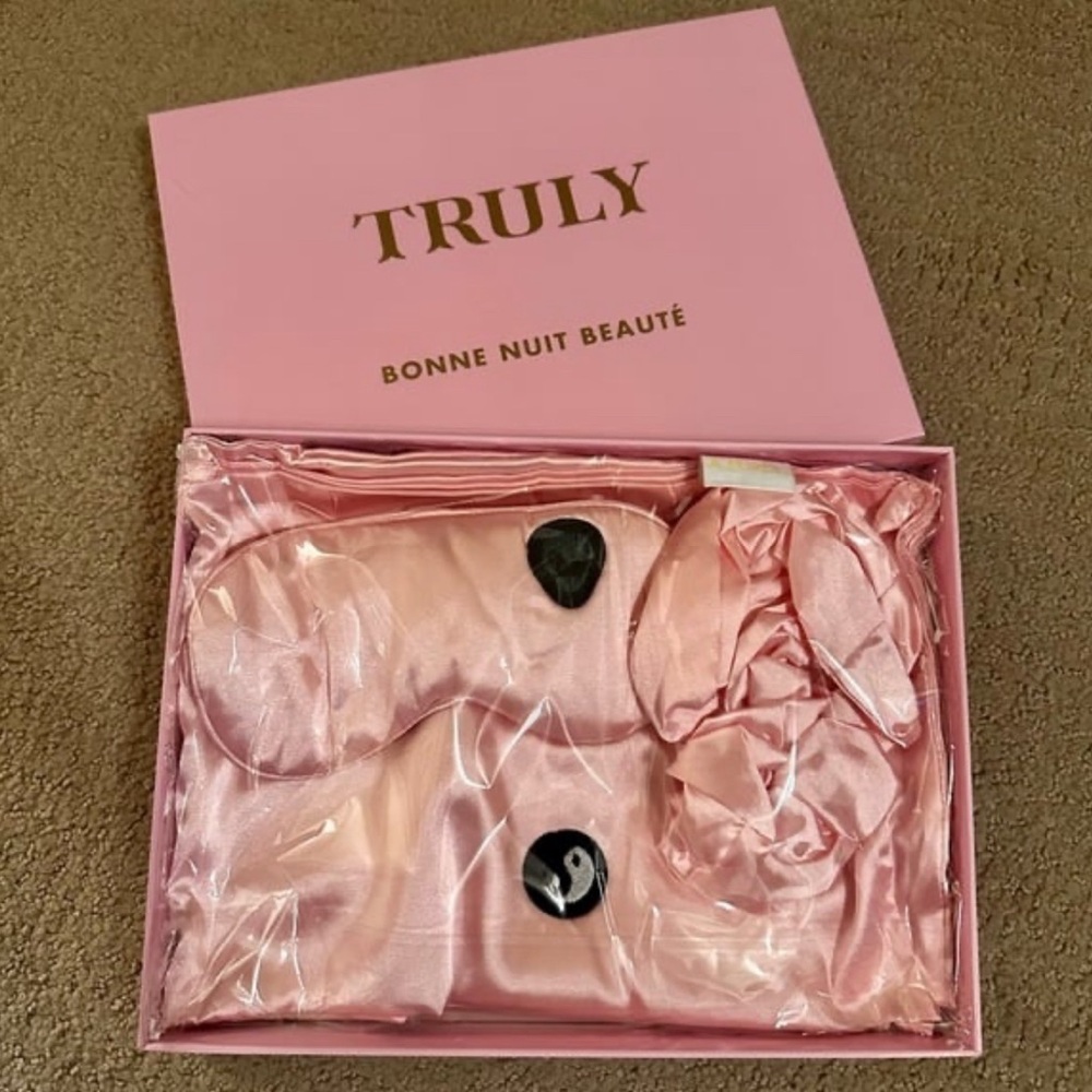 Truly Satin Set